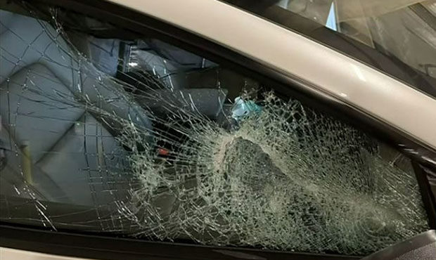 Two dozen cases of debris thrown at drivers in Seattle in two weeks, spurring calls for action Two dozen cases of debris thrown at drivers in Seattle in two weeks, spurring calls for action